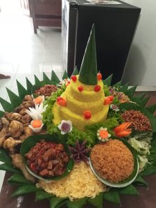 Pesan Tumpeng Nasi Kuning Lengkap