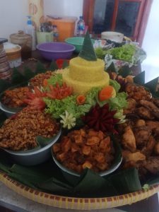 Pesan Nasi Tumpeng Besar di Bekasi